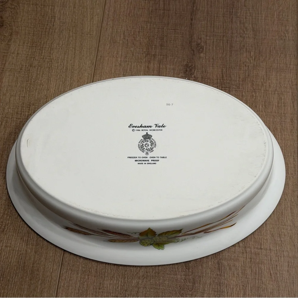Royal Worcester 1986 Evesham Vale Green‎ 11.25”Oval Baker Serve Dish Fruit Peach